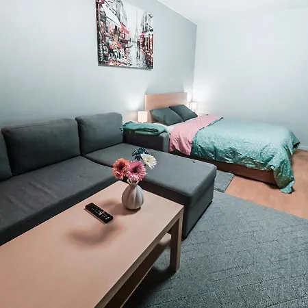 Spacious And Comfy Apartment, 15 Mins From Airport, 17 Minutes To Center Daire Vantaa