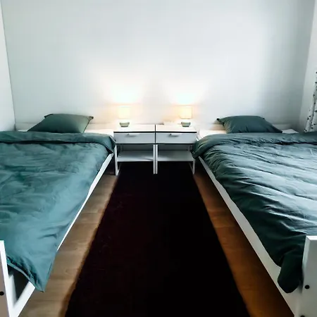 Spacious And Comfy Apartment, 15 Mins From Airport, 17 Minutes To Center