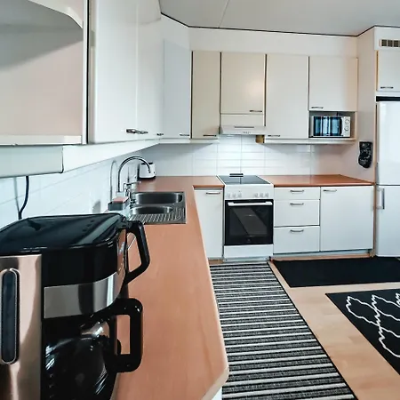 Spacious And Comfy Apartment, 15 Mins From Airport, 17 Minutes To Center *