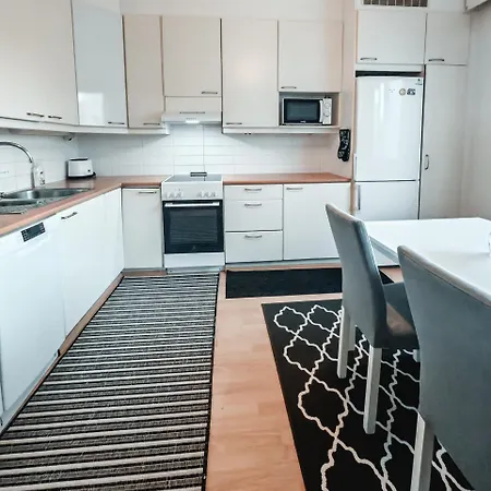 Spacious And Comfy Apartment, 15 Mins From Airport, 17 Minutes To Center *