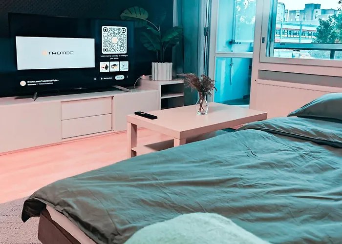 Spacious And Comfy Apartment, 15 Mins From Airport, 17 Minutes To Center Appartamento