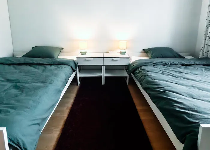 Spacious And Comfy Apartment, 15 Mins From Airport, 17 Minutes To Center