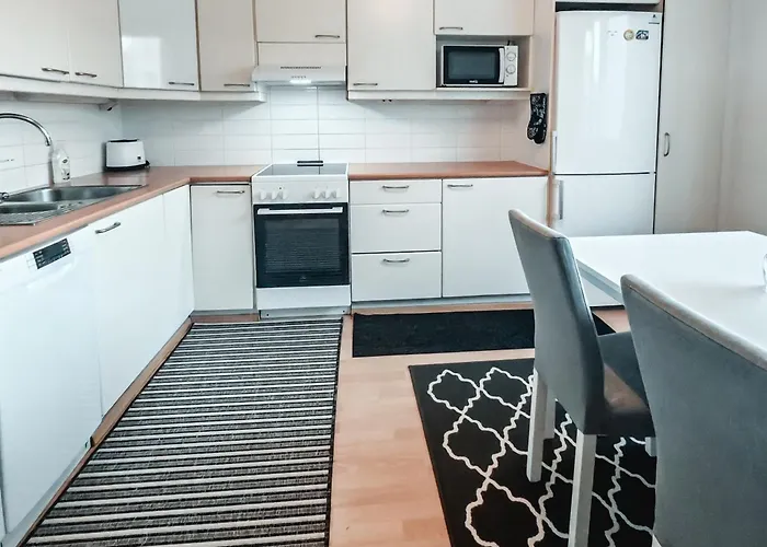 Spacious And Comfy Apartment, 15 Mins From Airport, 17 Minutes To Center *